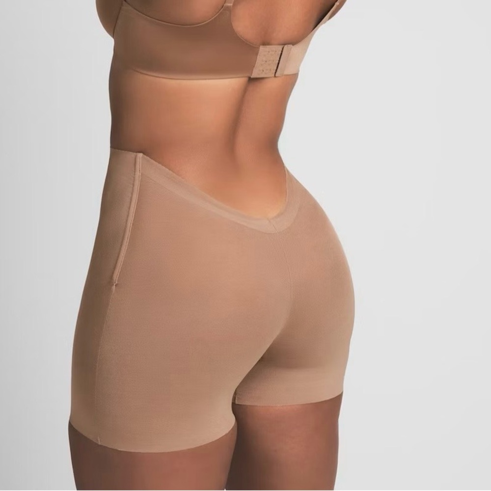 SKIMS Sheer Sculpt Low Back Short